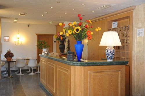 Hotel L'Aquila Pomezia Extérieur photo